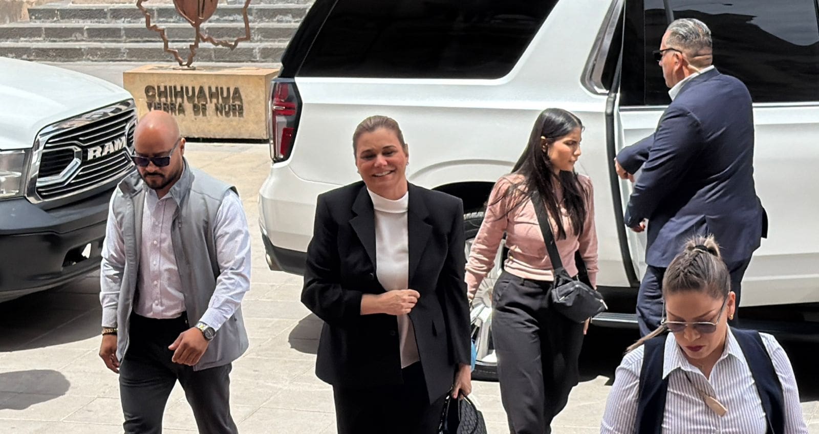 «Estamos bajo investigación», evita Maru Campos confirmar si acudirá al Senado