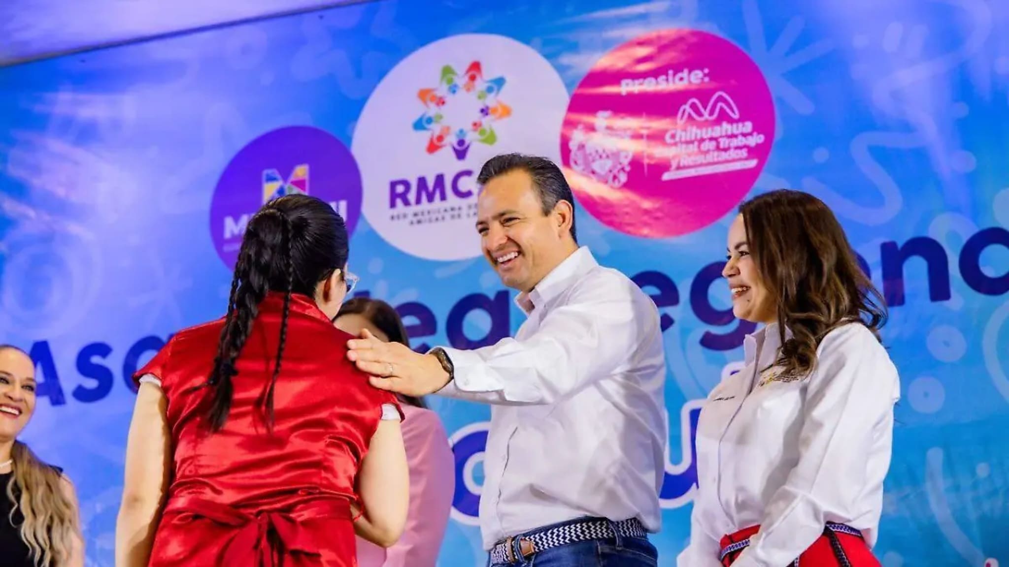 Advierte Marco Bonilla en Juárez sobre riesgos digitales para menores