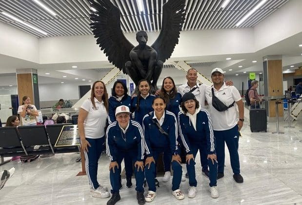 Parten chihuahuenses rumbo a París