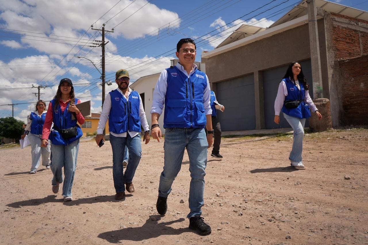 Encabeza Rafa Loera jornada de 12 horas en colonias del centro-sur