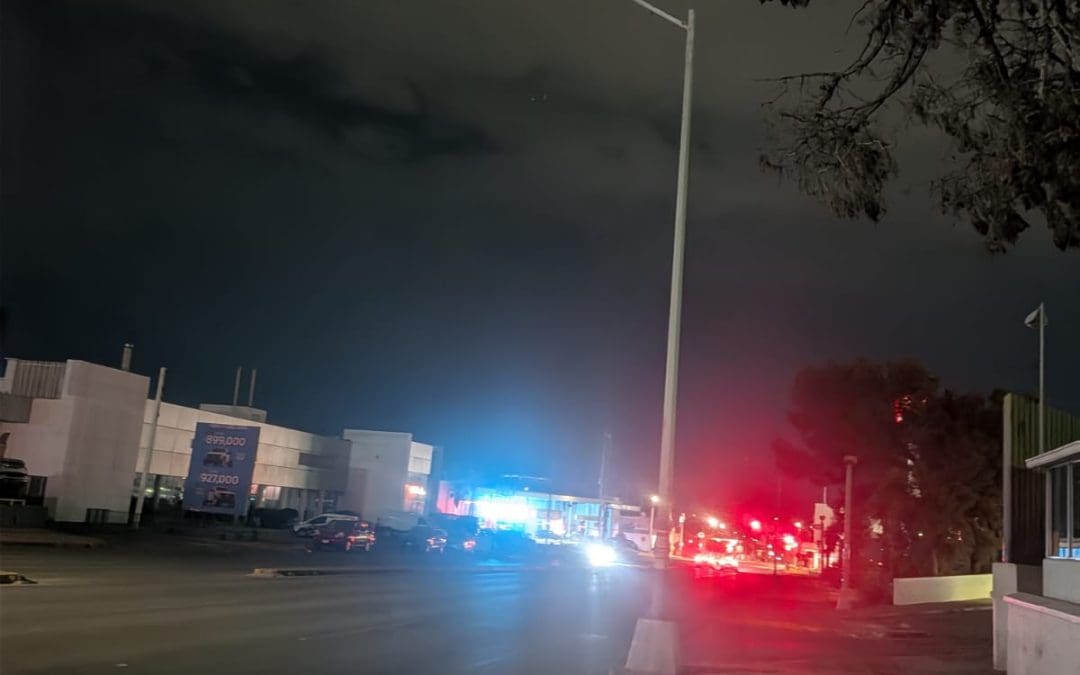 A obscuras afuera de urgencias del ISSSTE