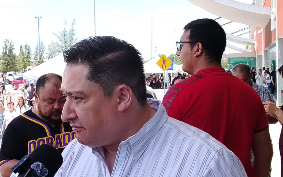 “No hay un solo camión”, destaca Alfredo Chávez concentración sin acarreados en apoyo a Maru Campos