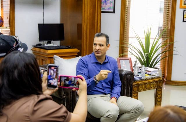 Bonilla acusa desinformación por polémica de calcomanías de NYPD en patrullas