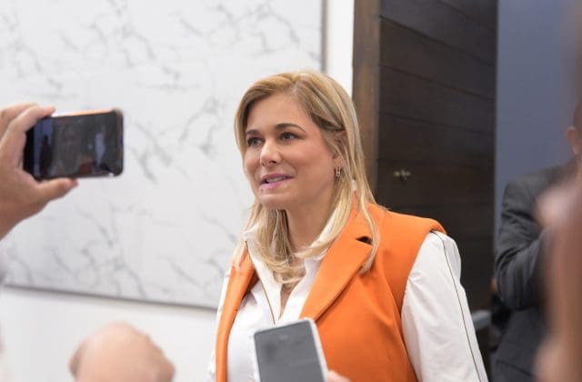 Maru Campos califica de «incongruente» el citatorio en su contra y anuncia que sí acudirá