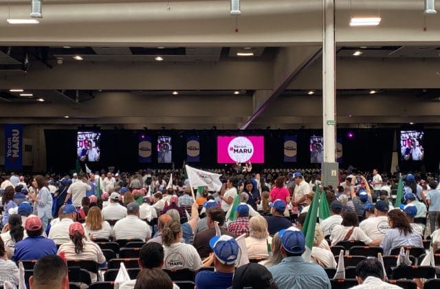 Cientos de chihuahuenses se congregan en el centro de Convenciones
