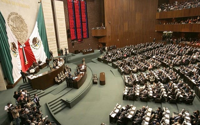 Morena impone “albazo” y reelige magistrados del TEPJF