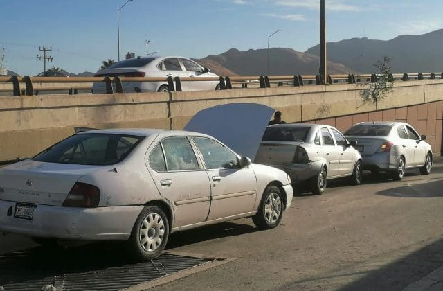 Choque múltiple provoca caos vial en la lateral de Teófilo Borunda