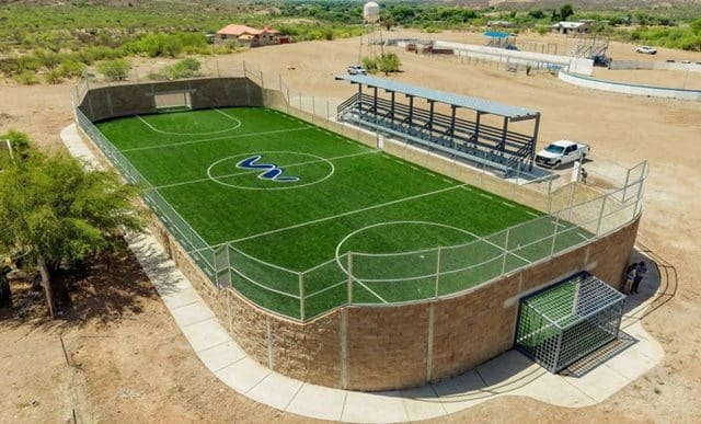 Inaugura Marco Bonilla cancha de futbol y arrancan ampliación de salones de usos múltiples