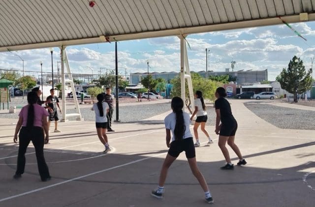 Alumnos de la Secundaria Técnica 30 imponen nueva marca nacional en relevos 4×100