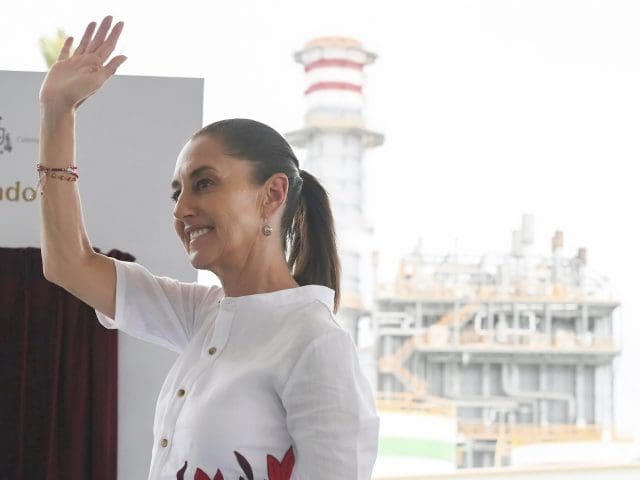 Inaugura Sheinbaum nueva planta de ciclo combinado en Colima