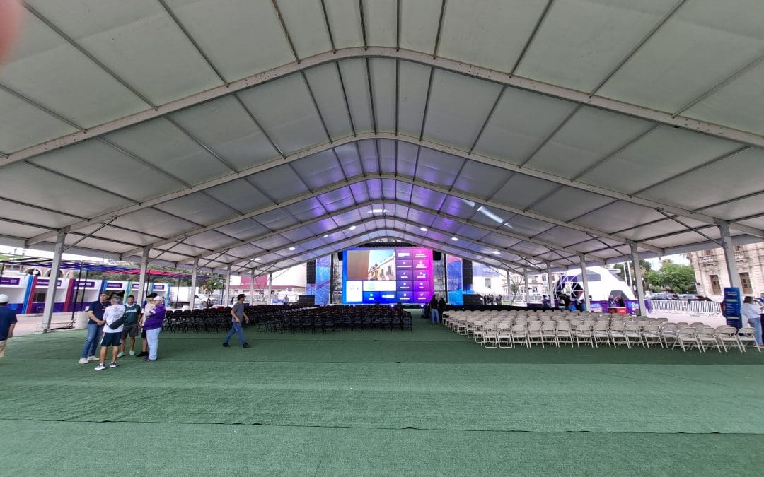 Preparan la plaza del ángel para ver el partido inicial del mundial de fútbol