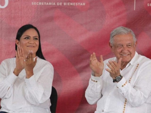 Pide Ariadna a «El Universal» disculpa pública a AMLO por falsa entrevista a Monsiváis