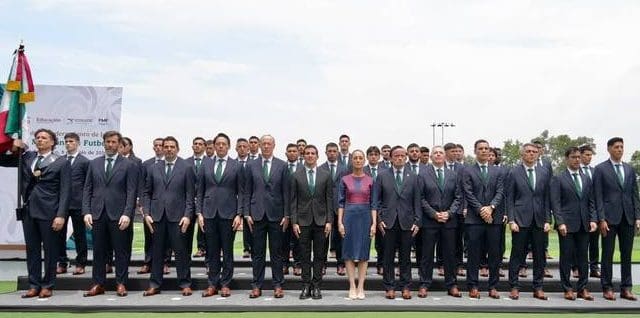 Claudia Sheinbaum abandera a la selección de México