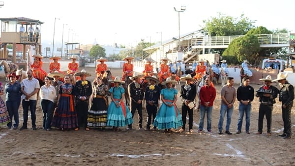 Juárez recibe a equipos de charrería del estado