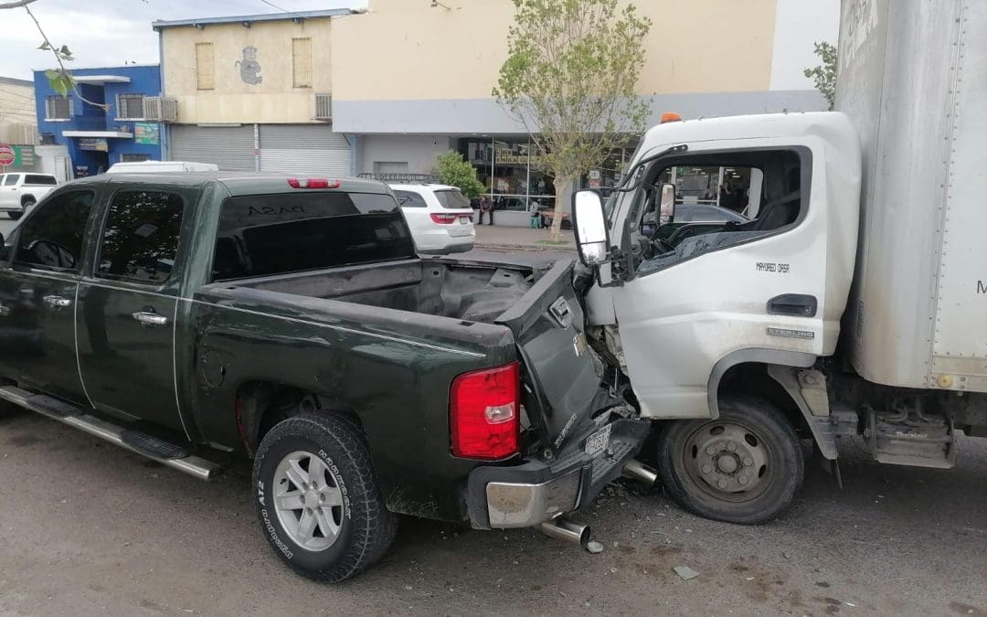 Cansado y distraído provoca carambola de cuatro vehículos