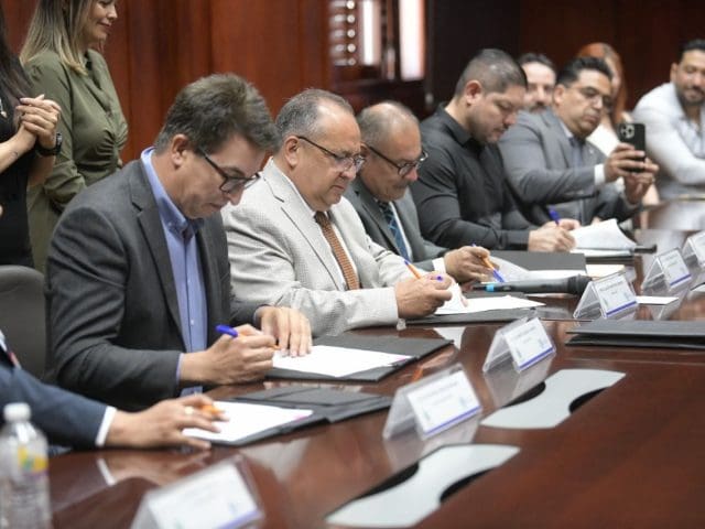 La UACH firma convenio con la UNAM para proyectos de astronomía