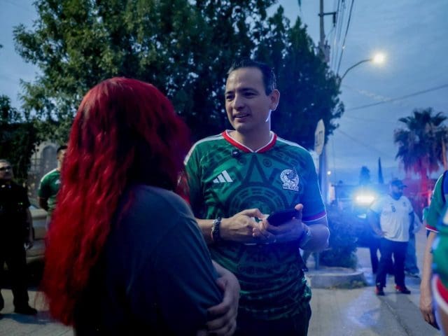 Recorre el Alcalde Marco Bonilla la nueva iluminación de la Colonia Cumbres del Sur