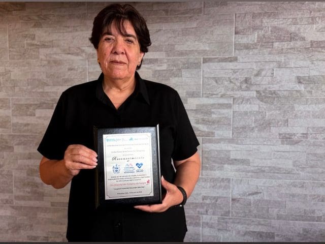 Premian a Lupita Borruel por su labor social altruista