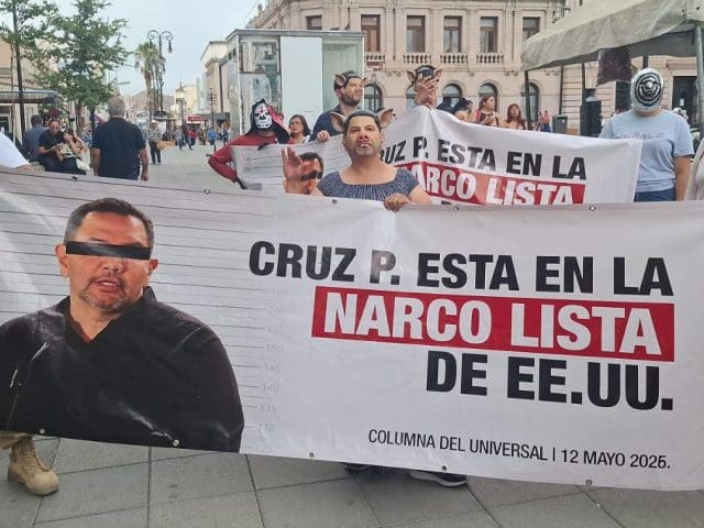 Con máscaras de ratón se manifiestan en contra de Cruz Pérez Cuellar