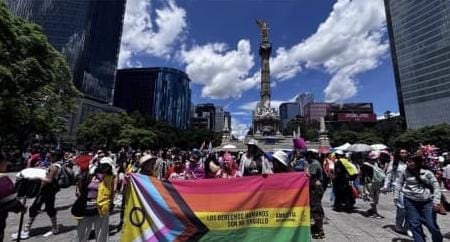 Marchan en la CDMX exigen respeten sus derechos Humanos