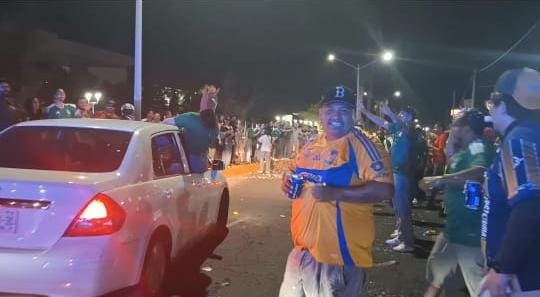 Desmanes de fanáticos futboleros; cerca de la Glorieta de la División del Norte