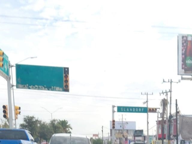 Reportan semáforos fuera de servicio en Ortiz Mena y Glandorff; piden atención urgente