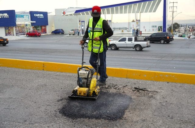 Avanza programa emergente de bacheo en ciudad Chihuahua