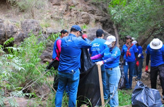 Unen esfuerzos por el Rio Chuvíscar con jornada de limpieza
