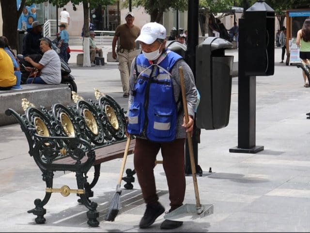 Conservan la plaza de armas, símbolo de identidad y patrimonio chihuahuense.