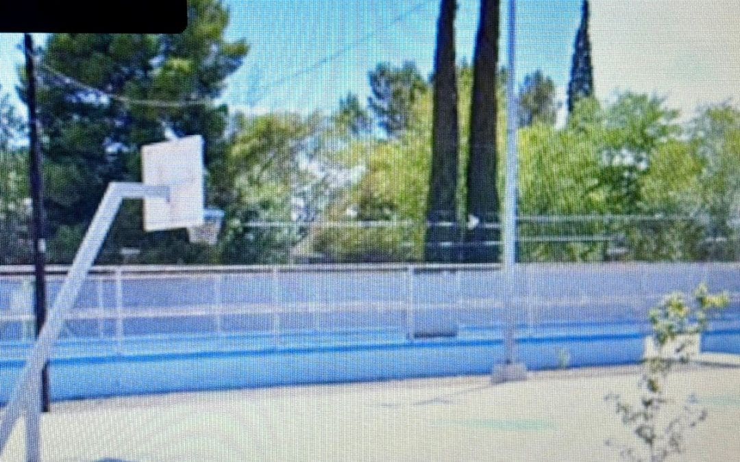 Vecinos de El Palomar alertan por deterioro de parque infantil; temen accidente grave