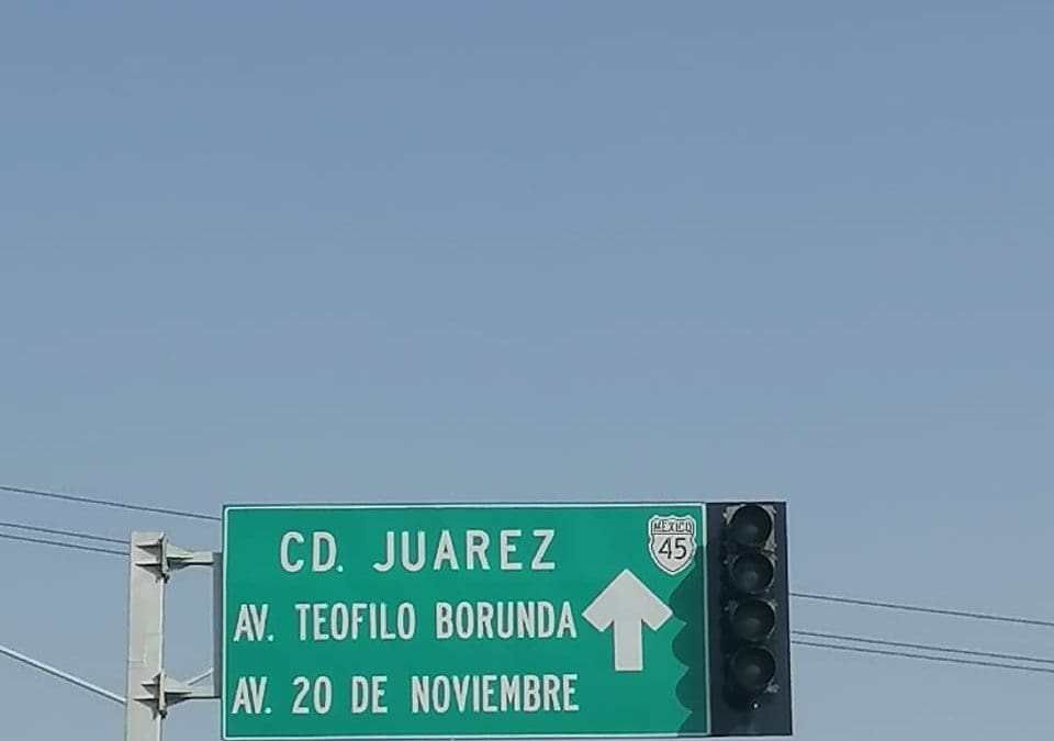 Persisten apagados semáforos en avenida Pacheco; piden extremar precauciones