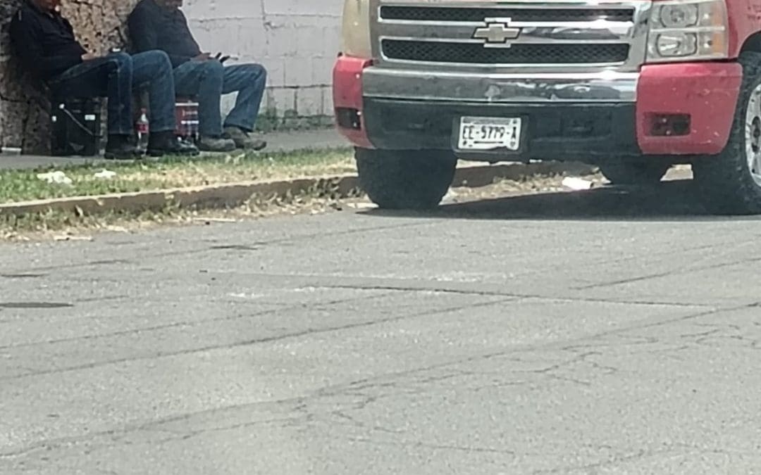 Vecinos exhiben a trabajadores de Vialidad; cuestionan labores ante crisis de semáforos en Chihuahua