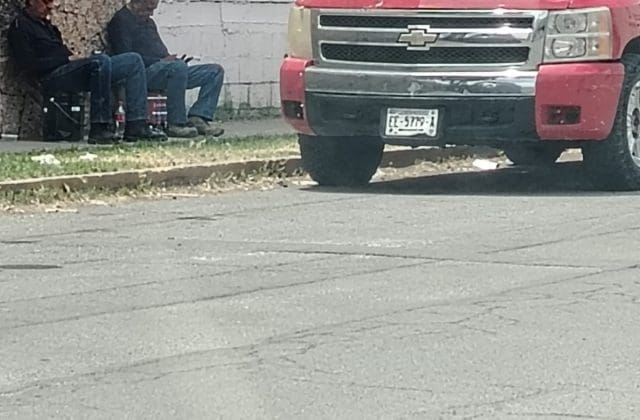 Vecinos exhiben a trabajadores de Vialidad; cuestionan labores ante crisis de semáforos en Chihuahua