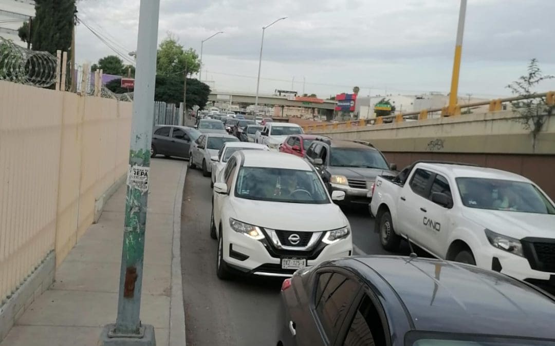 Otro semáforo descompuesto ahora en Teófilo Borunda y Pacheco