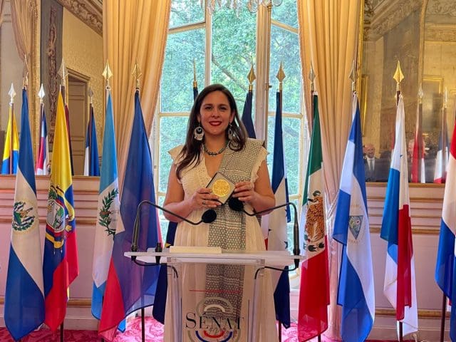 Reconocen en Francia a la cantautora cuauhtemense Alicia Leos