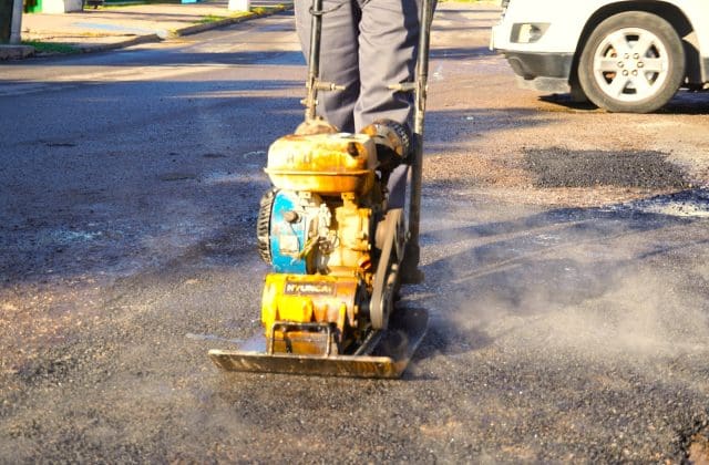 Mas de 20 colonias beneficiadas con la reparación de mil 500 baches