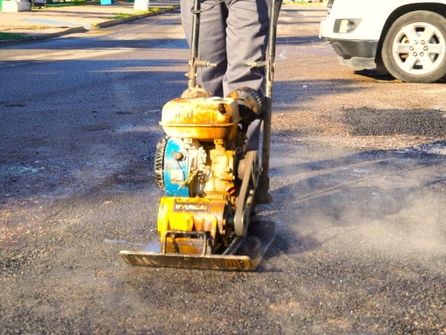 Mas de 20 colonias beneficiadas con la reparación de mil 500 baches