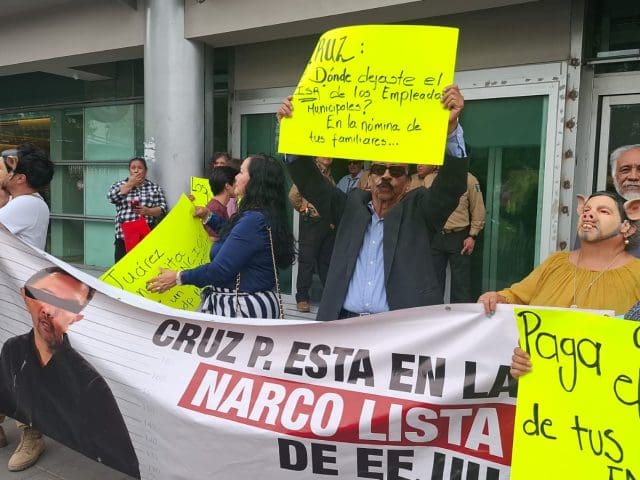Manifestaciones a favor y en contra de Cruz Pérez Cuéllar marcan su comparecencia en el Congreso