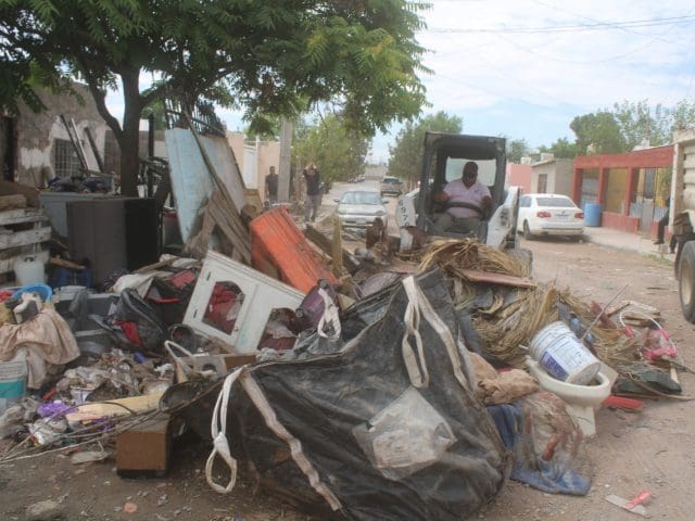 Operativo de limpieza mejora condiciones en la colonia Nuevo Triunfo