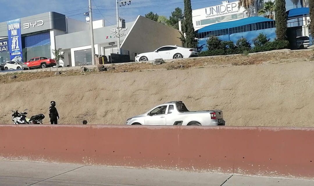 Reportan choque entre dos camionetas en el Periférico de la Juventud