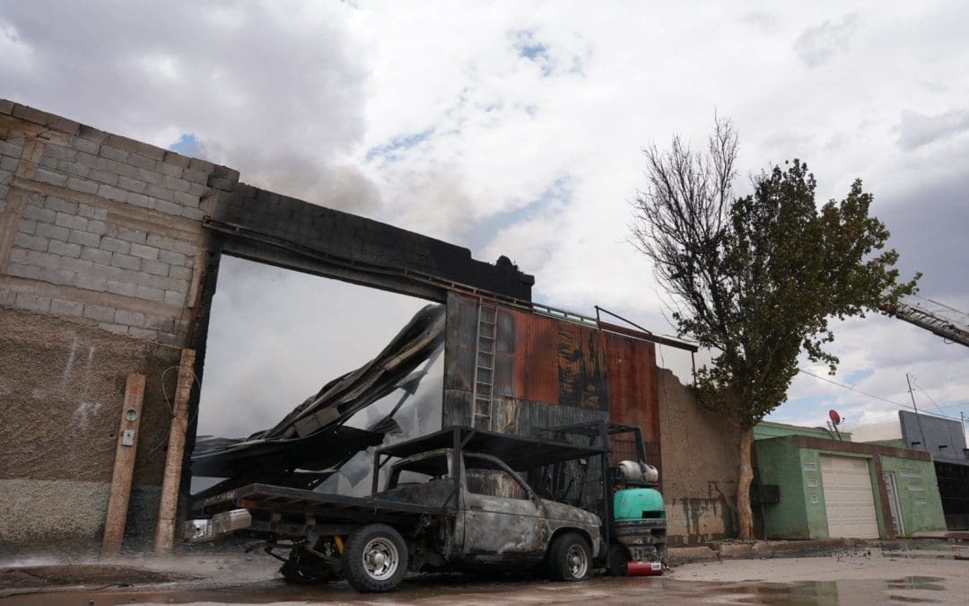 Controlan incendio de gran magnitud en bodega de la colonia 3 de mayo