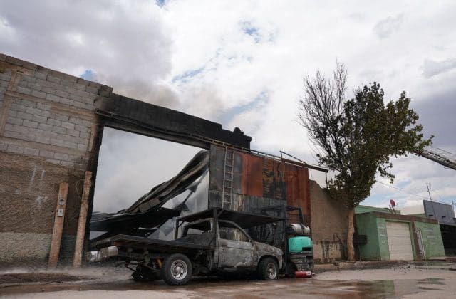 Controlan incendio de gran magnitud en bodega de la colonia 3 de mayo