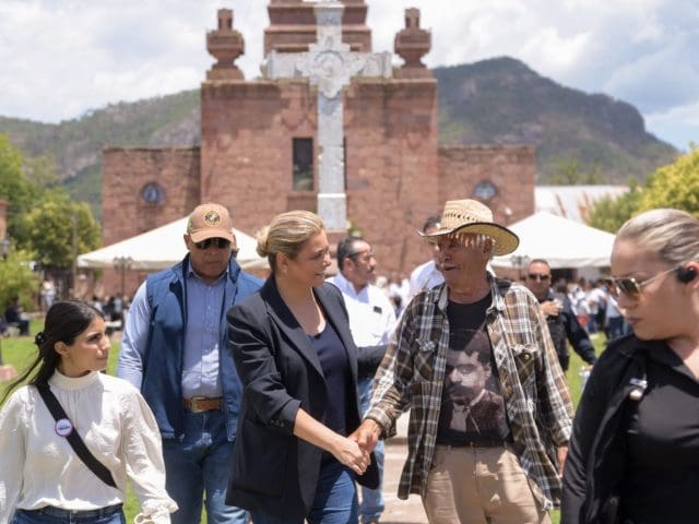 Maru Campos participa en ceremonia por el cuarto aniversario de los hechos de Cerocahui
