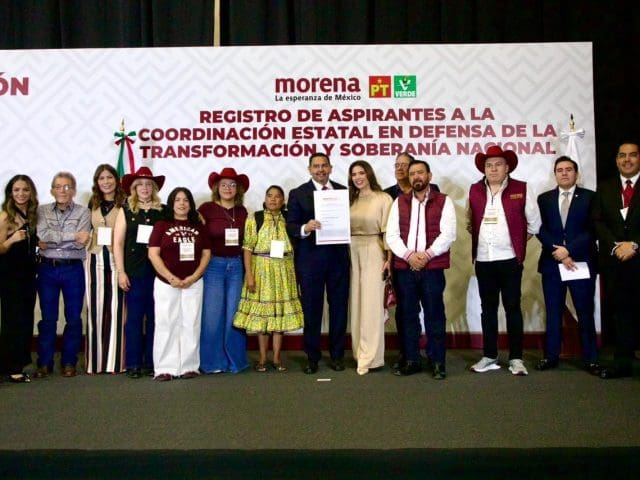 Cruz Pérez Cuéllar y Andrea Chávez formalizan registro en Morena