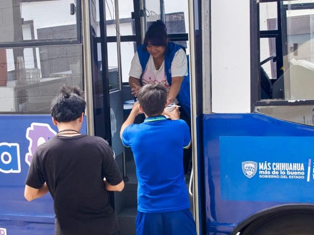 Lleva Rafa Loera el Comedor móvil de NutriChihuahua a preparatoria Maestros Mexicanos