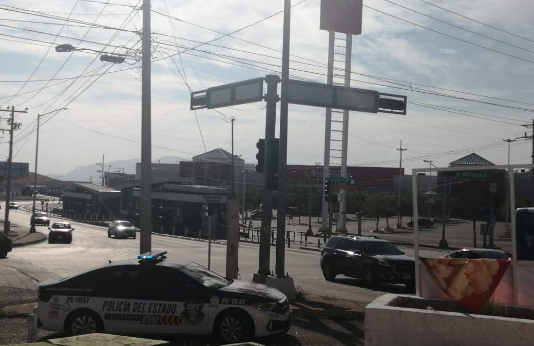 Insisten por semáforo dañado en Fuentes Mares e Independencia