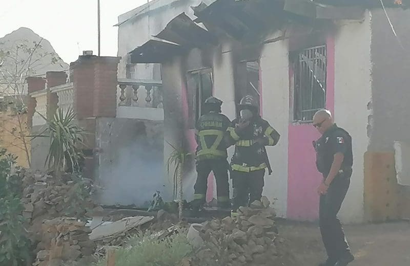 Incendio consume vivienda abandonada en la colonia San Rafael