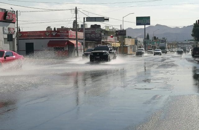 Alerta por fuga de agua: enorme desperdicio del vital liquido en la zona norte de la ciudad