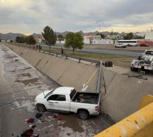 Vehículo cae al canal en Los Nogales; siete personas resultan lesionadas