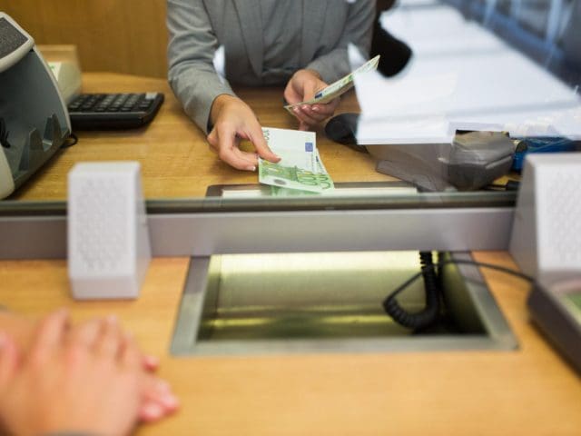 Bancos pedirán nuevo requisito para depositar dinero en efectivo desde el 1 de julio